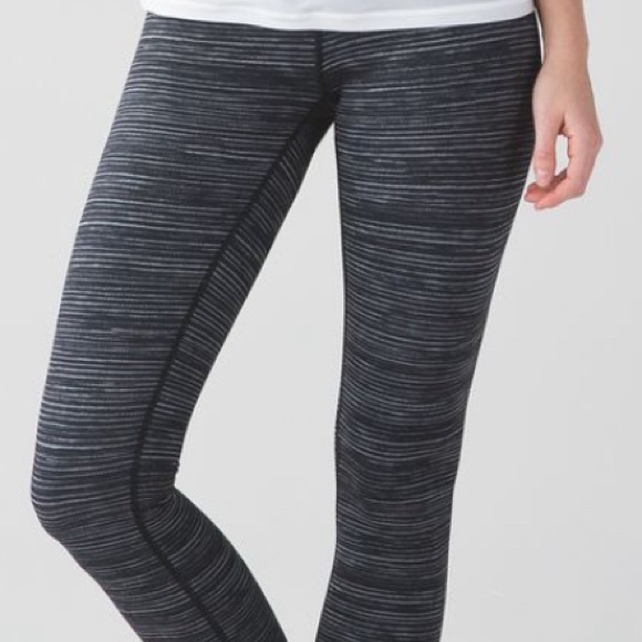 32” Lululemon Wunder Under Pant III in Blurry Belle Battleship Black. Size 6. - Picture 1 of 11